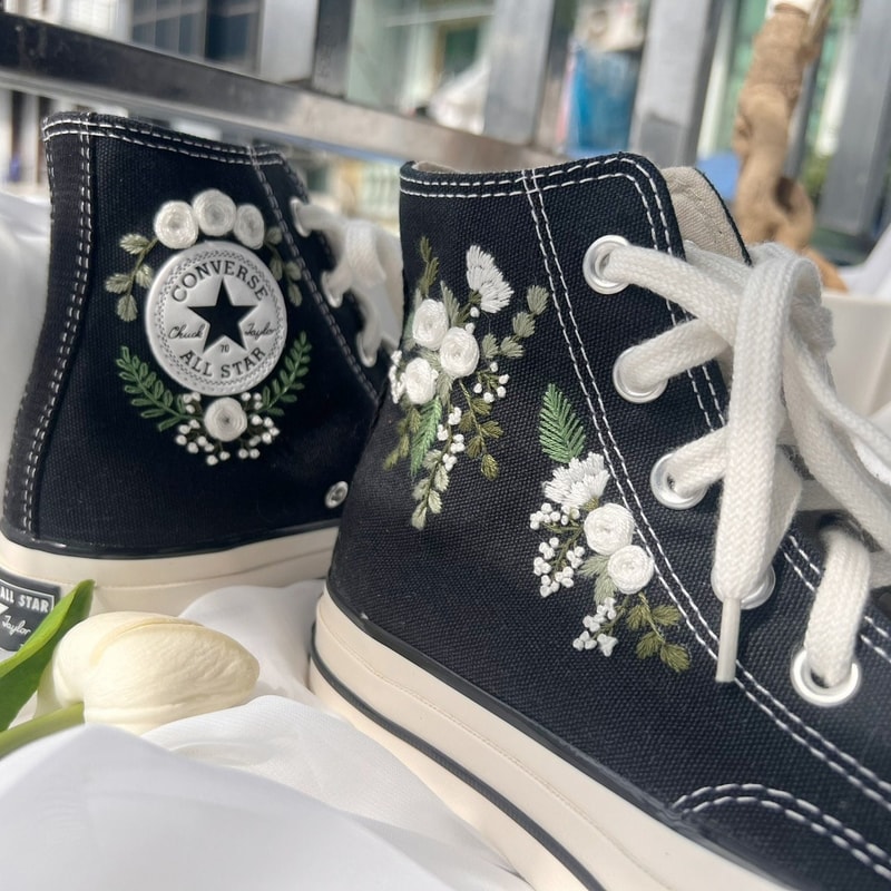 Custom Floral Embroidered Shoes, Handmade Embroidered Converse, Converse Custom, Converse Wreath Flower, Custom Flower Chuck Taylor 1970s - 6.jpg