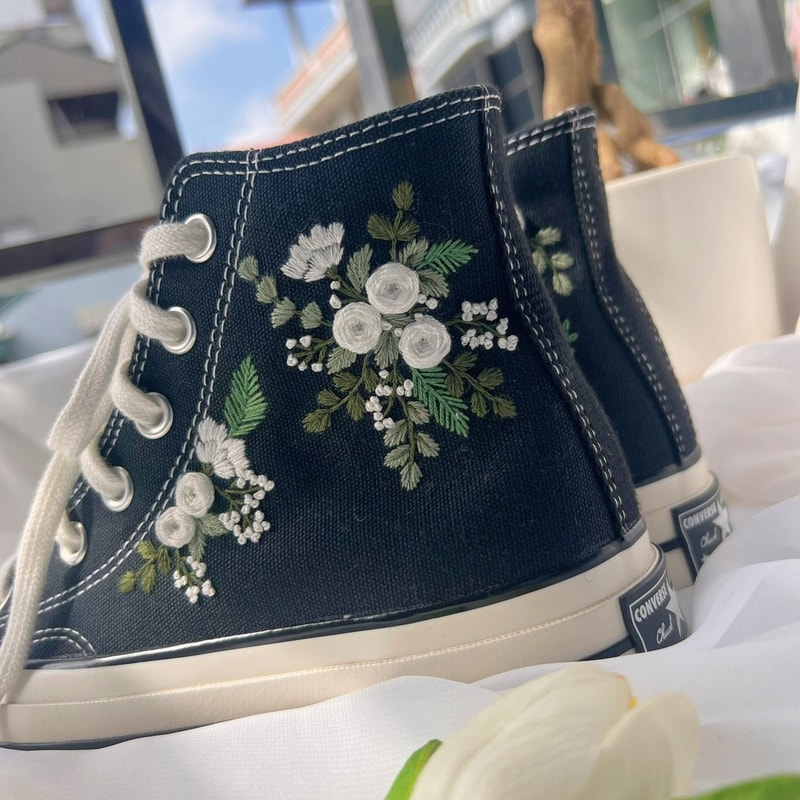 Custom Floral Embroidered Shoes, Handmade Embroidered Converse, Converse Custom, Converse Wreath Flower, Custom Flower Chuck Taylor 1970s - 7.jpg