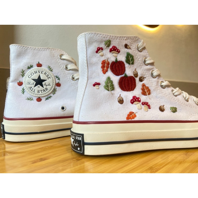 Custom Floral Embroidered Shoes, Handmade Embroidered Converse, Converse Custom, Converse Wreath Flower, Custom Flower Chuck Taylor 1970s - 5.jpg