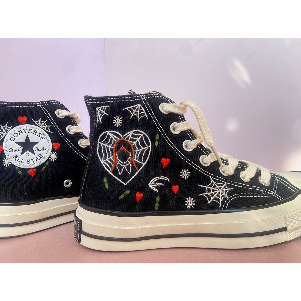 Custom Floral Embroidered Shoes, Handmade Embroidered Converse, Converse Custom, Converse Wreath Flower, Custom Flower Chuck Taylor 1970s - 2.jpg