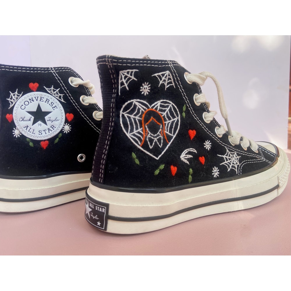 Custom Floral Embroidered Shoes, Handmade Embroidered Converse, Converse Custom, Converse Wreath Flower, Custom Flower Chuck Taylor 1970s - 4.jpg