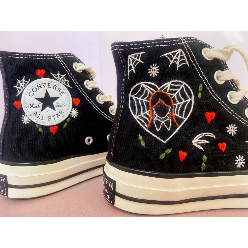 Custom Floral Embroidered Shoes, Handmade Embroidered Converse, Converse Custom, Converse Wreath Flower, Custom Flower Chuck Taylor 1970s - 5.jpg