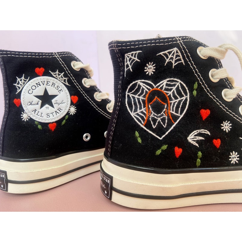 Custom Floral Embroidered Shoes, Handmade Embroidered Converse, Converse Custom, Converse Wreath Flower, Custom Flower Chuck Taylor 1970s - 5.jpg