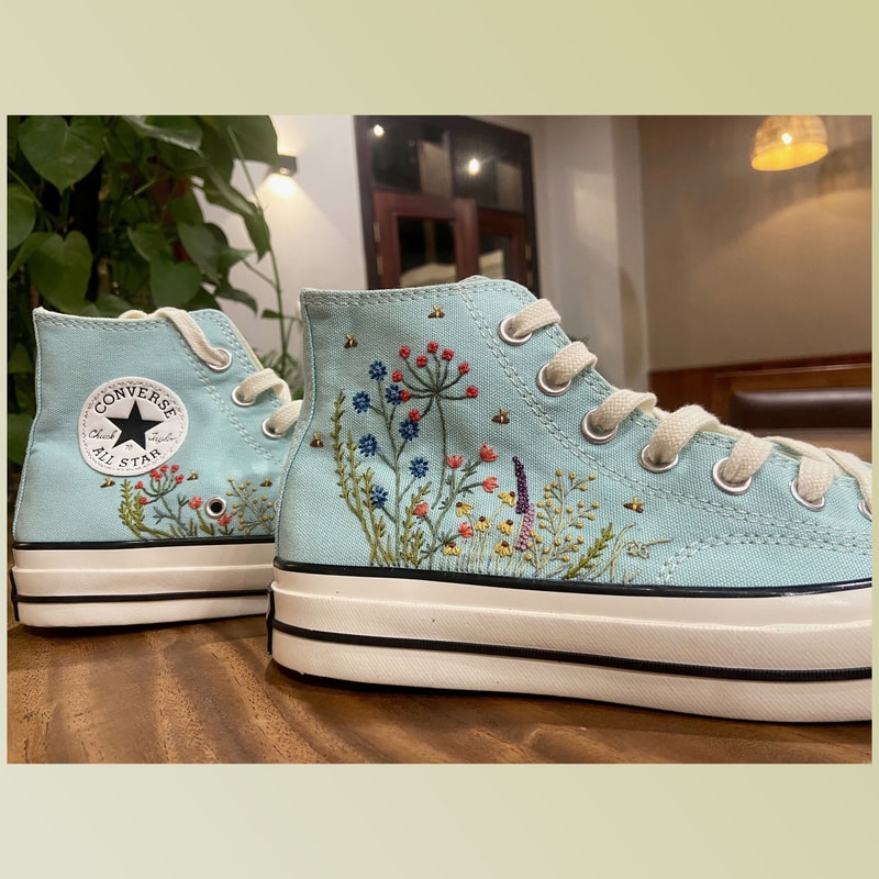 Custom Floral Embroidered Shoes, Handmade Embroidered Converse, Converse Custom, Converse Wreath Flower, Custom Flower Chuck Taylor 1970s - 1.jpg