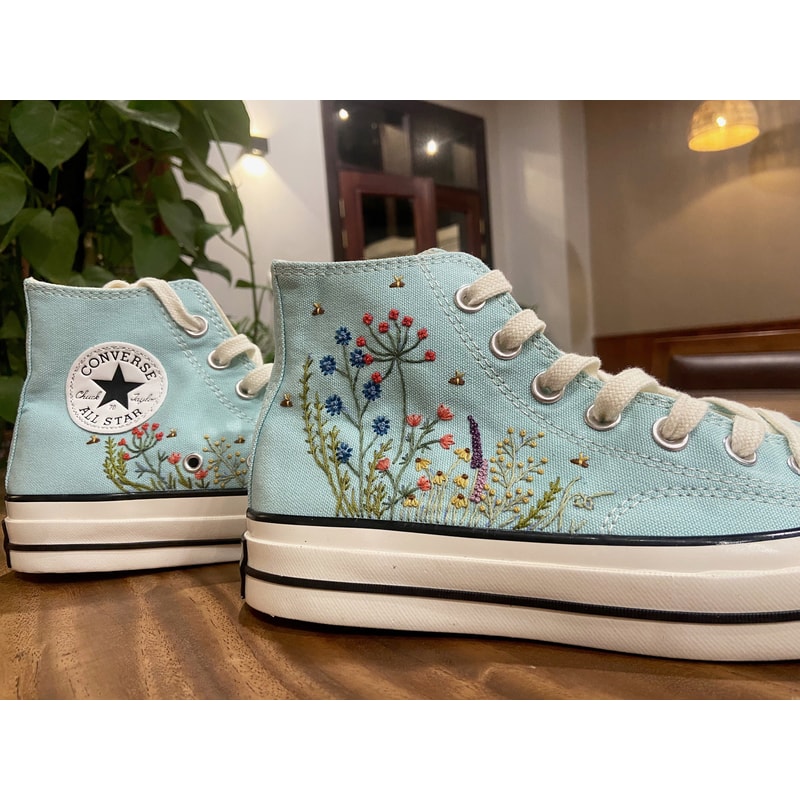 Custom Floral Embroidered Shoes, Handmade Embroidered Converse, Converse Custom, Converse Wreath Flower, Custom Flower Chuck Taylor 1970s - 2.jpg