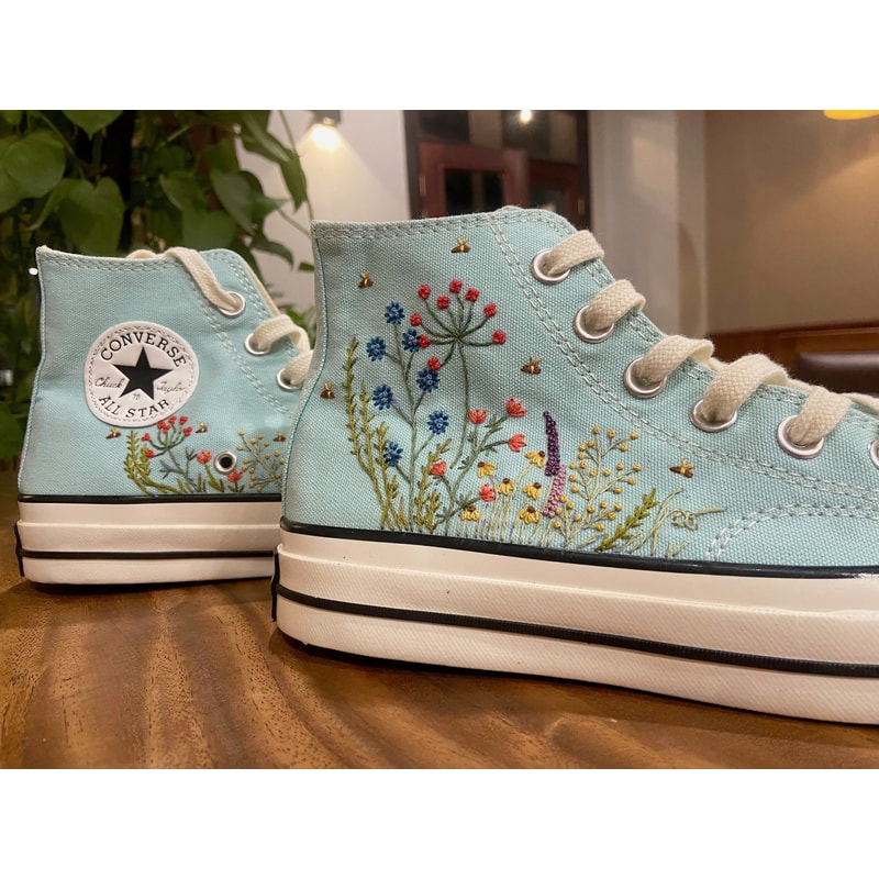 Custom Floral Embroidered Shoes, Handmade Embroidered Converse, Converse Custom, Converse Wreath Flower, Custom Flower Chuck Taylor 1970s - 4.jpg
