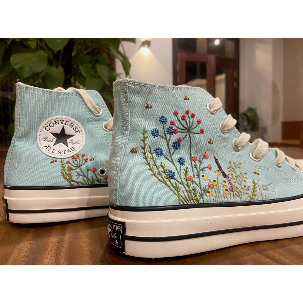 Custom Floral Embroidered Shoes, Handmade Embroidered Converse, Converse Custom, Converse Wreath Flower, Custom Flower Chuck Taylor 1970s - 5.jpg