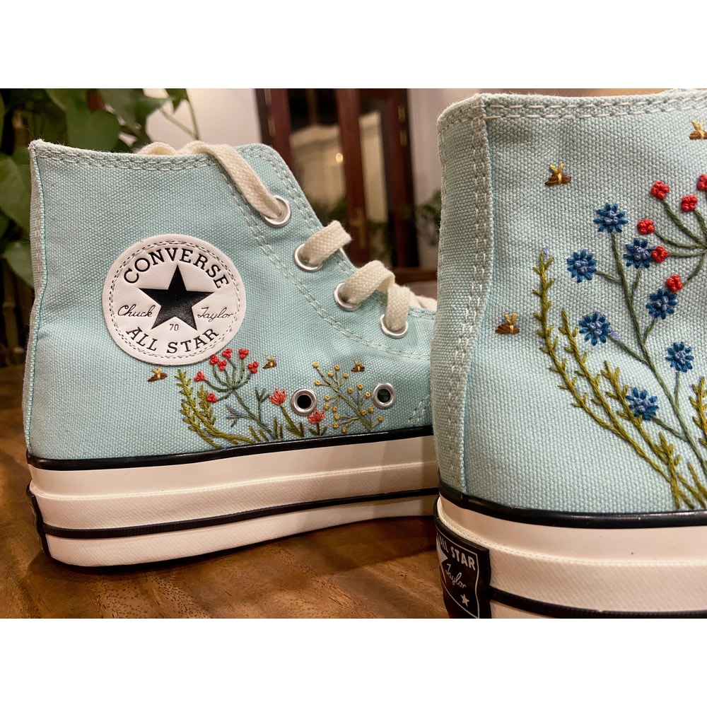Custom Floral Embroidered Shoes, Handmade Embroidered Converse, Converse Custom, Converse Wreath Flower, Custom Flower Chuck Taylor 1970s - 6.jpg