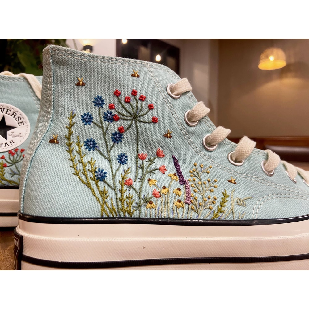 Custom Floral Embroidered Shoes, Handmade Embroidered Converse, Converse Custom, Converse Wreath Flower, Custom Flower Chuck Taylor 1970s - 7.jpg