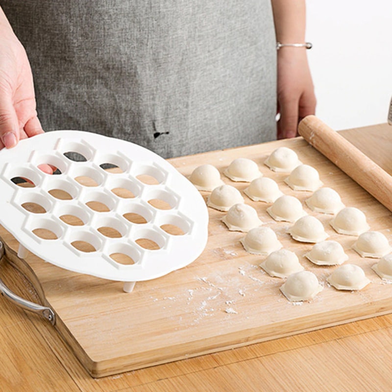 19-Hole Ravioli Maker Mold Tray (3).jpg