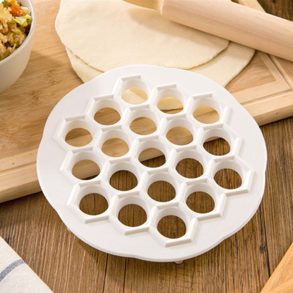 19-Hole Ravioli Maker Mold Tray (4).jpg
