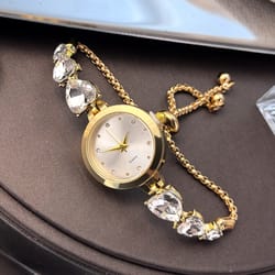 mixed scale simple light luxury ladies quartz watch, three heart-shaped diamond-encrusted bracelet, round alloy case