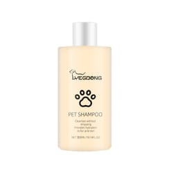 soft and tangle-free shampoo for cats and dogs, gentle and clean pet shampoo, organic pet coat care
