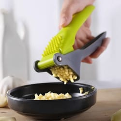 portable garlic press manual grinding tool, easy-to-clean mincer for garlic & ginger chopping, kitchen essential