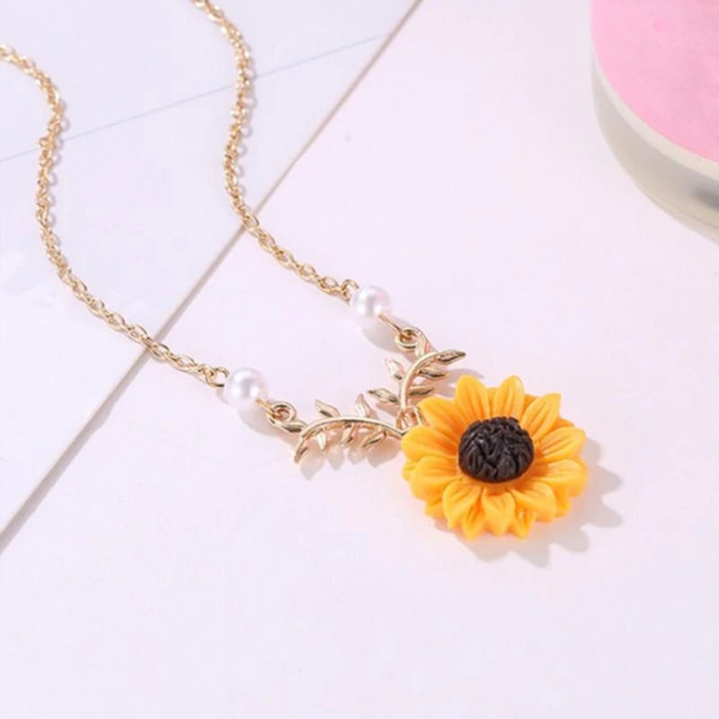 Zinc Alloy Sunflower Pendant Necklace With Leaves 1