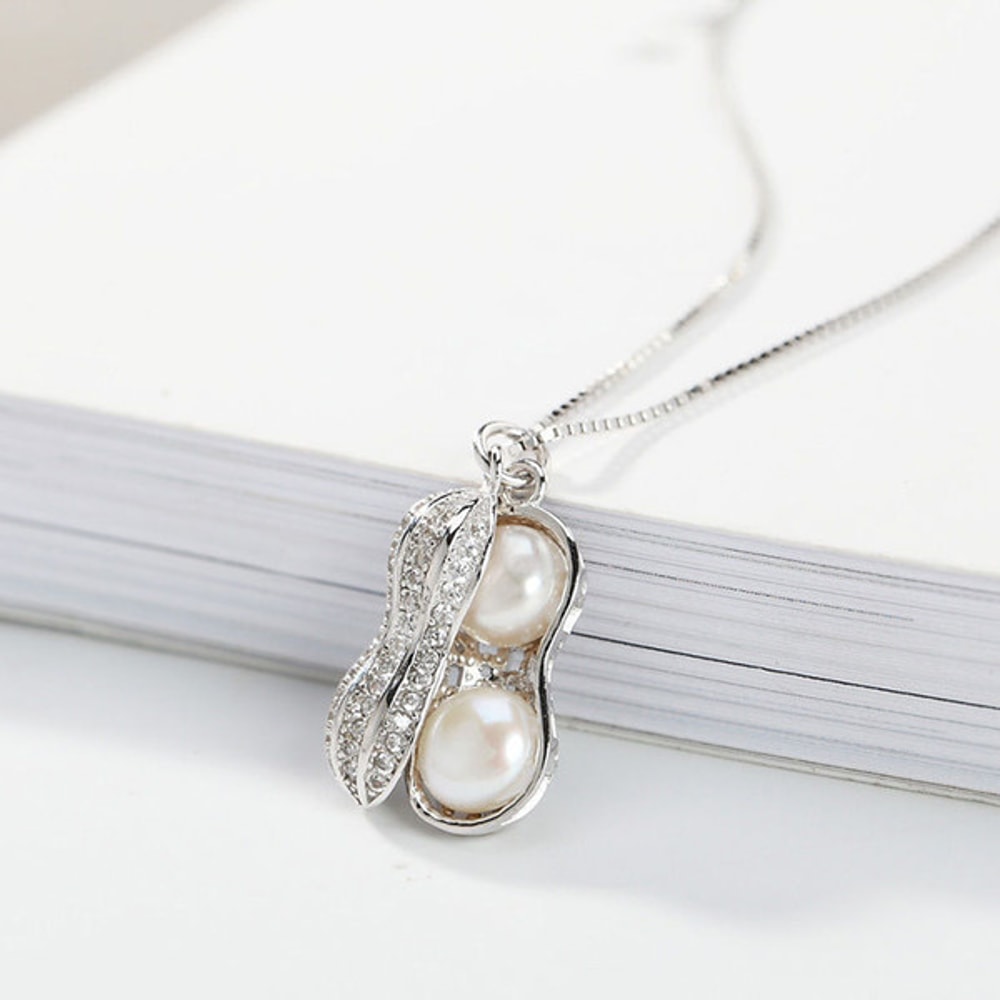 Stylish Two Peas in a Pod Necklace (3).jpg