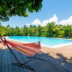 space-saving outdoor hammock with steel stand, portable carrying case