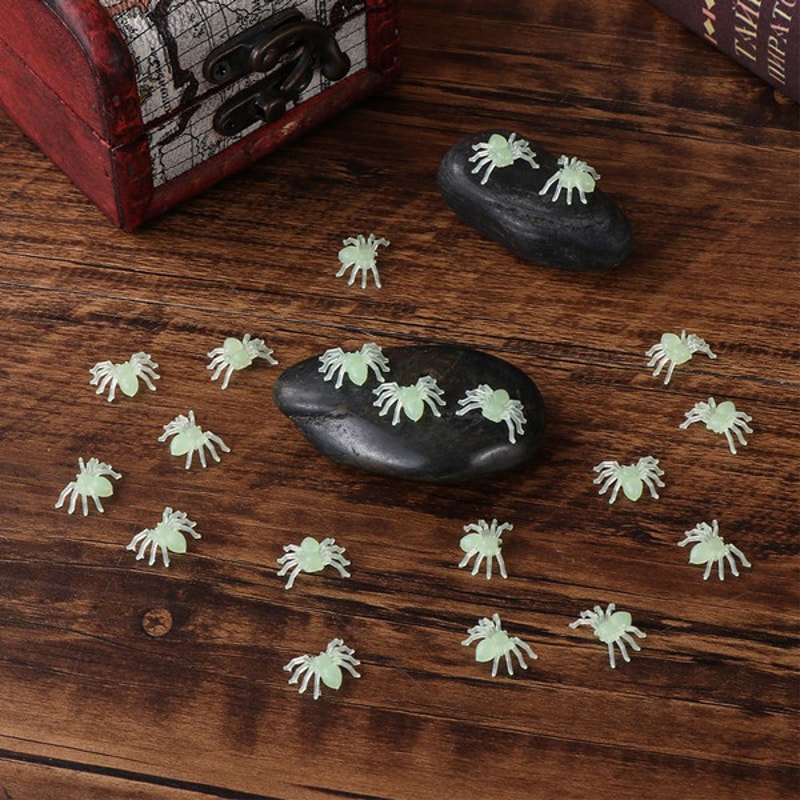 Glow In The Dark Spiders For Halloween Décor 1