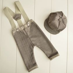 Newborn boy photo prop outfit : brown suspenders pants and cap set
