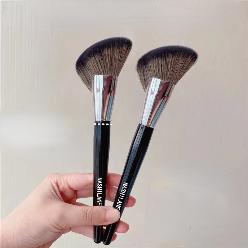 Professional Makeup Brushes, Black Sculpting Brush, Large Face Contour Bronzer Oblique Powder Blush Cosmetic Tool