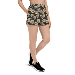 daisy flowers retro seamless pattern women’s recycled athletic shorts